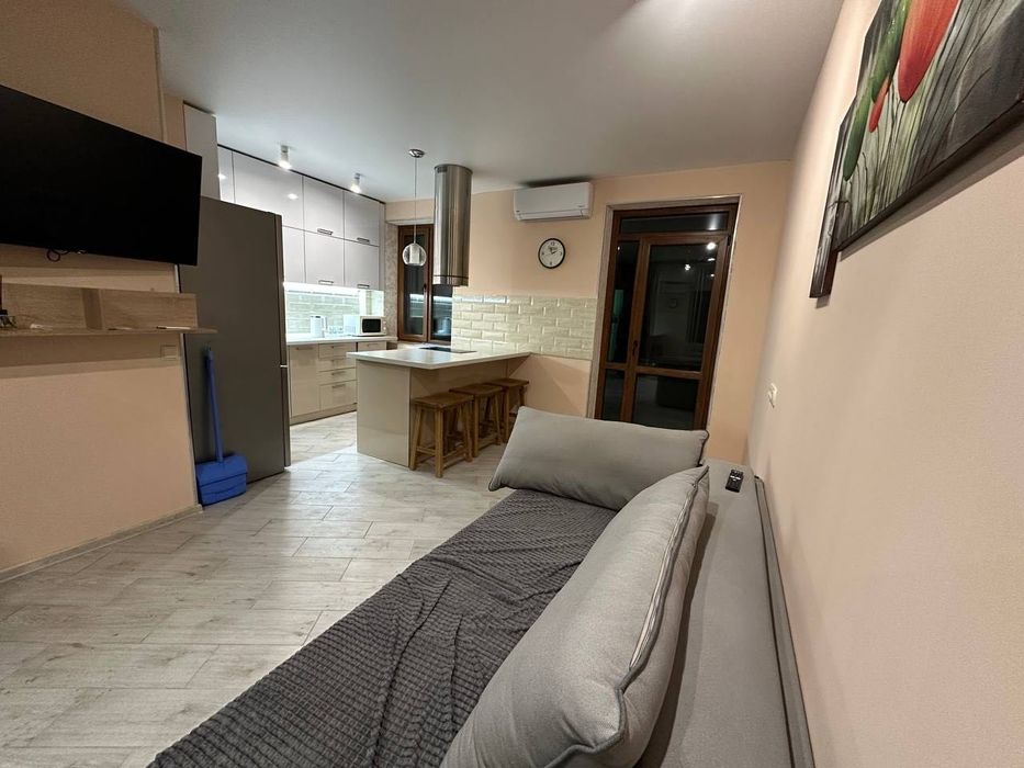 Центр. Улица Приморская. Новый дом. Ремонт, мебель !