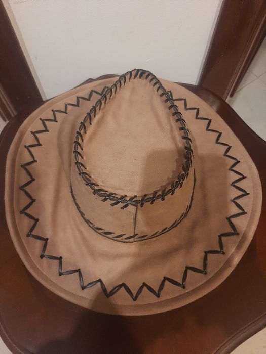 Chapéu estilo cowboy beje castanho claro