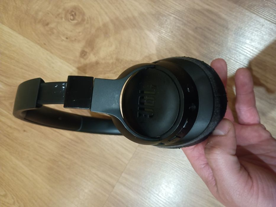 słuchawki JBL tune 710bt nauszne.
