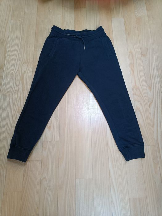 Dresy, rozmiar S, Ellesse, czarne
 Wygodne i stylowe, idealne do aktyw