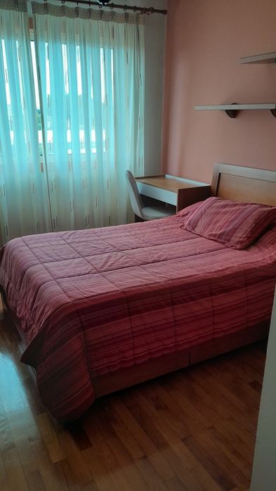 . Quarto para estudante, despesas incluídas.