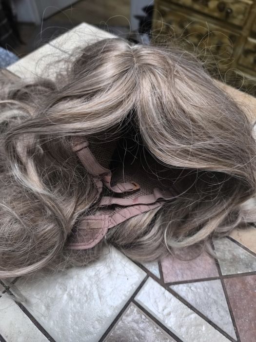 Peruka ciemny blond