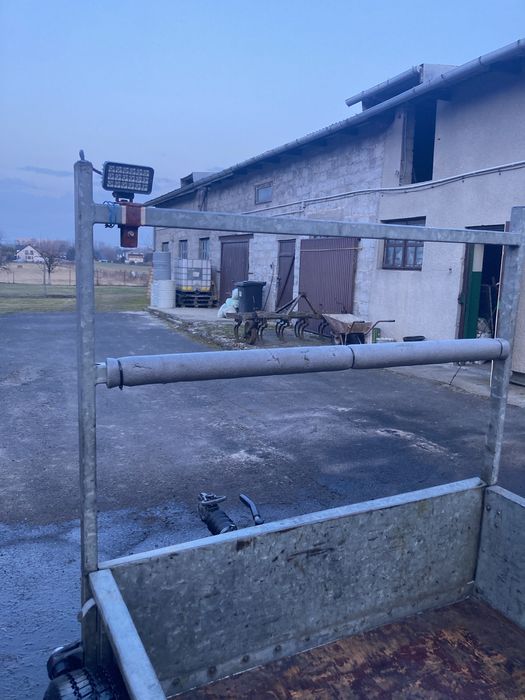 Przyczepa samochodowa