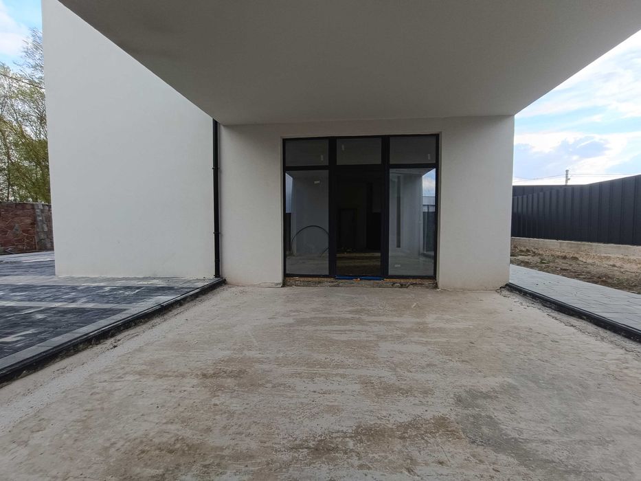 ПРОДАМ дім  загороджений дуплекс з гаржем та терасою 160 м² , 3сот ГАЗ  підключенні всі міські комунікації
