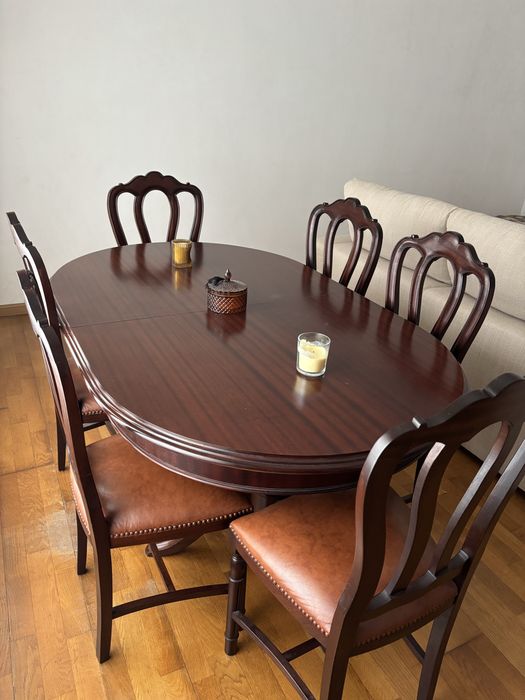 Mesa de jantar extensível em madeira + 6 cadeiras – conjunto clássico elegante