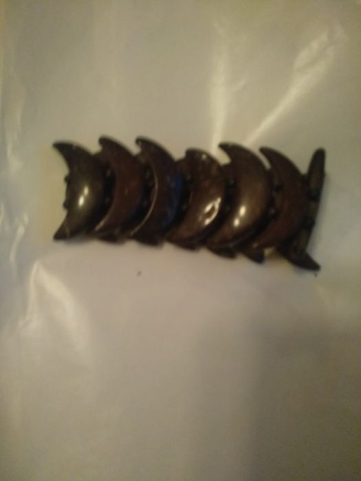 Pulseira feita com casca de coco