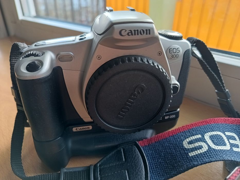 Canon EOS 300 na kliszę, retro.