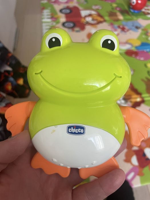 Chicco жаба плаває у ванні для розвитку дитини
