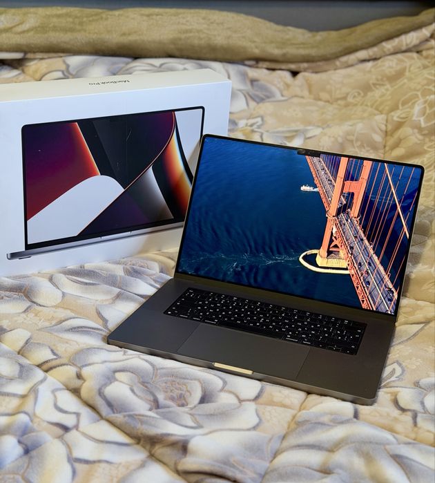 MacBook Pro 16 на M1 Pro 2021 , ідеальний , Повний рідний комплект