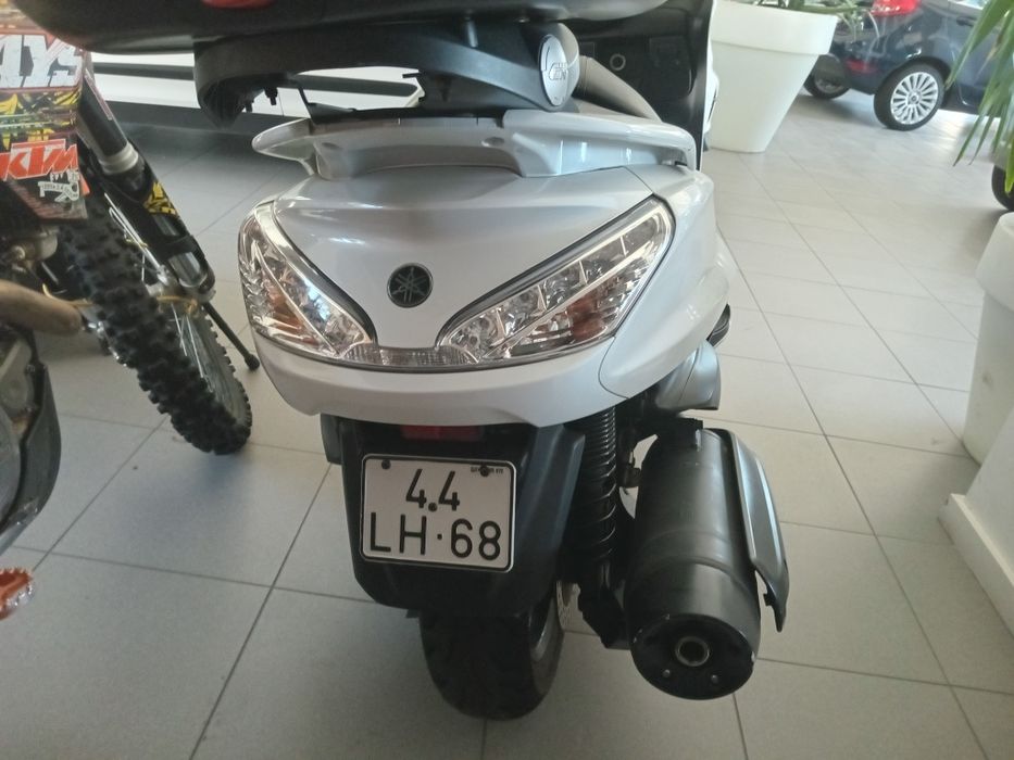 Yamha majesty 400