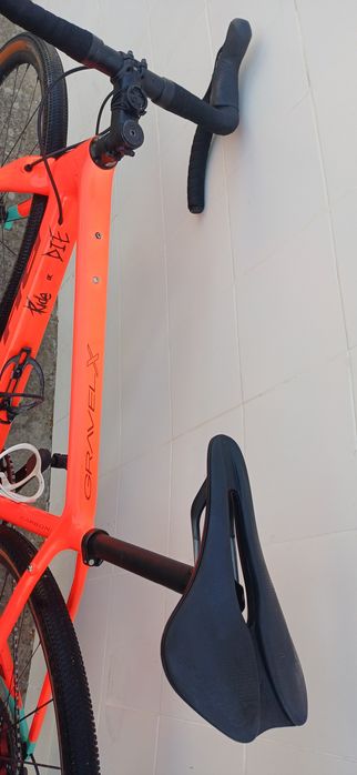 Bicicleta de Gravel BH EVO 3.0 GRX810 11HD VERMELHO  E AZUL