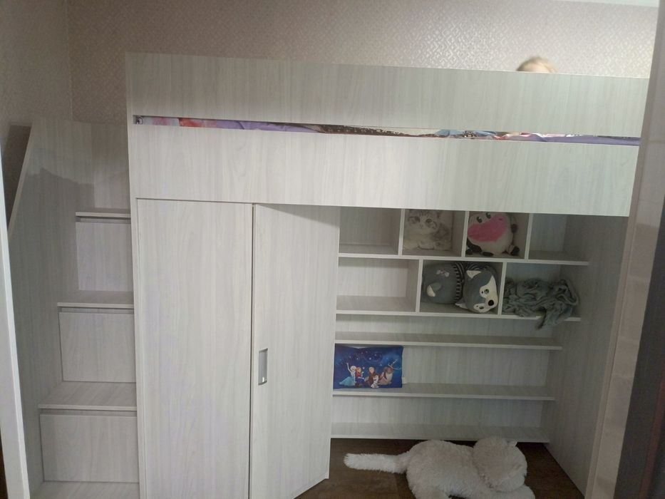 Кровать двоповерхова