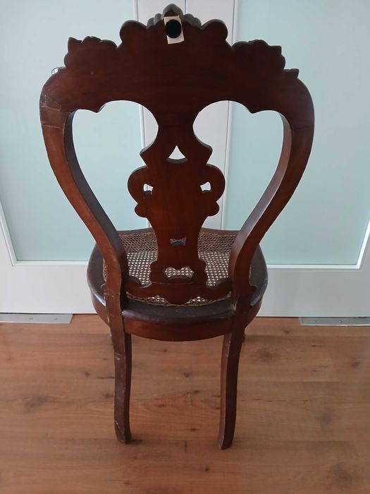 Cadeira antiga para restauro