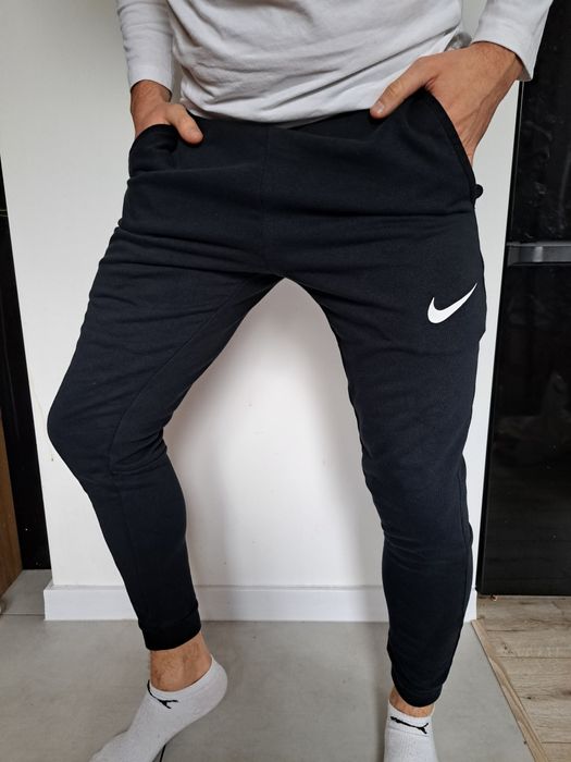 Dresy męskie nike