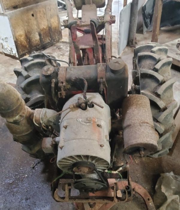 Tractor muito  antigo