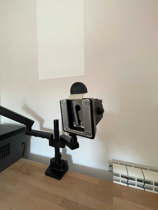 Braço articulado duplo para monitores VESA