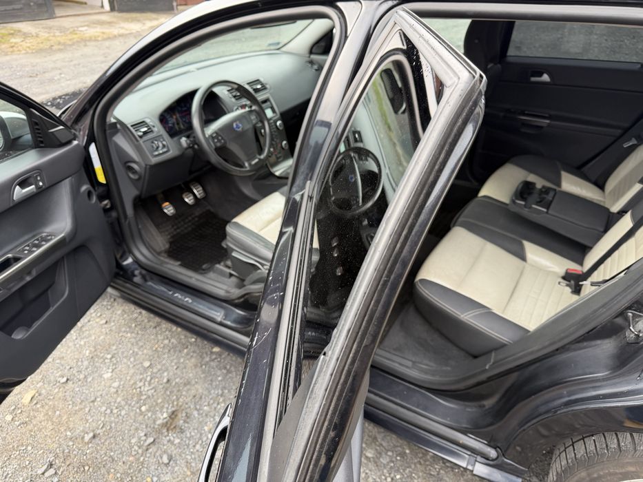 Volvo v50 2.0d r-design