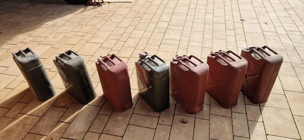 Kanister do Forda Mutt Jeep Wiilys