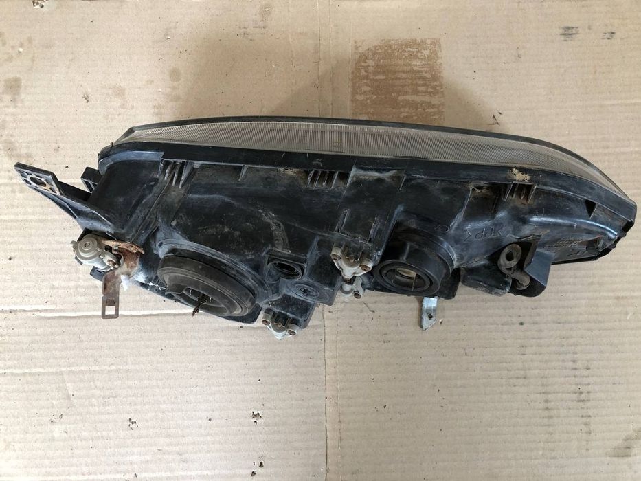 передні фари Mitsubishi Galant