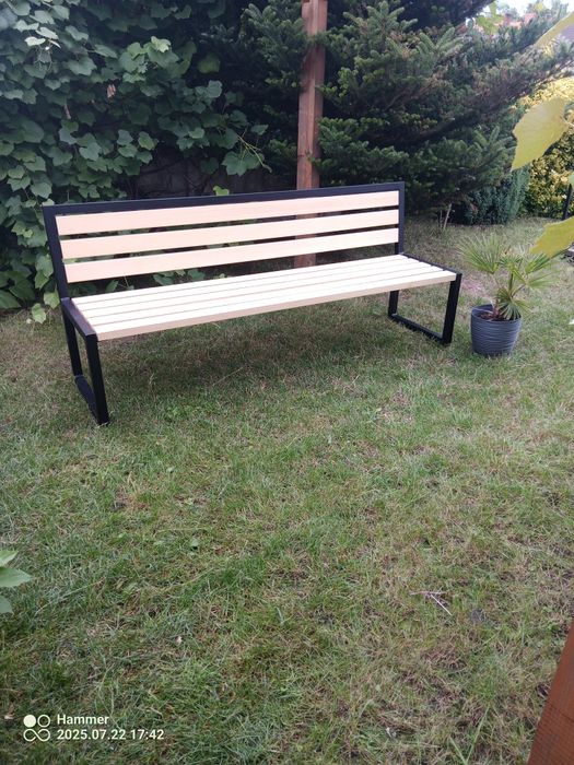 Ławka ogrodowa ze stalową ramą