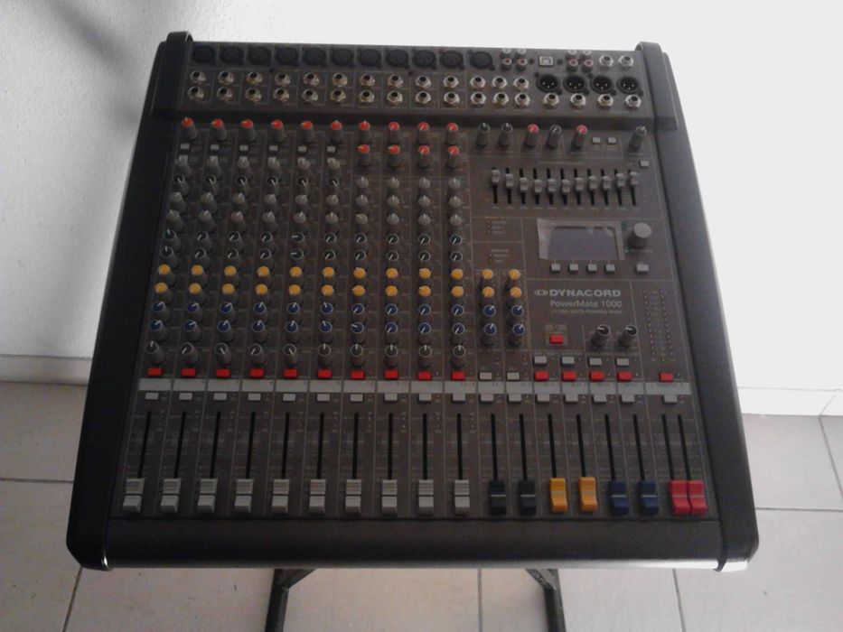 Mesa de mistura amplificada powermate3   2 x 1000