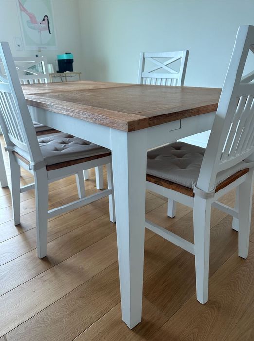 Mesa de jantar com cadeiras