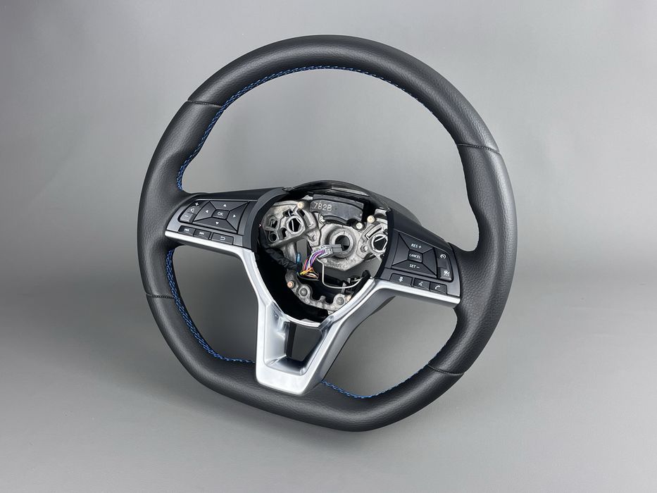 Руль Nissan Leaf