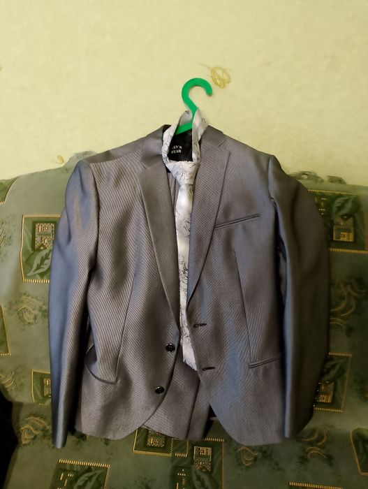Костюм, костюм на випускний доглянутий. Розмір 48