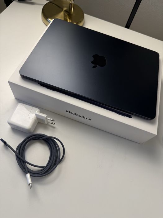 Macbook Air 13” (2022) M2