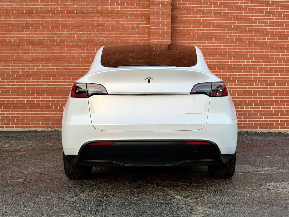 Tesla Model Y Long Range      2023