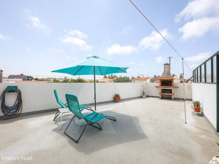 Apartamento T2 com Garagem Fechada e Terraço em São Bernardo – Aveiro