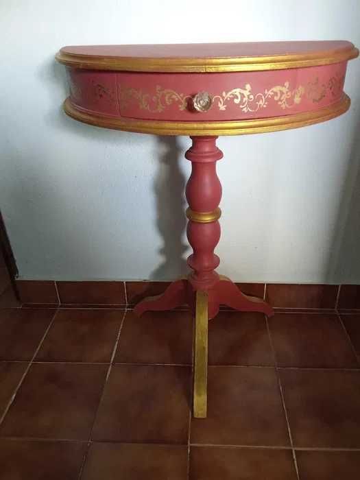 Consola  - cor terracota e folhas de ouro