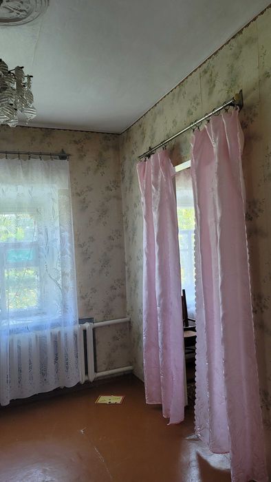 Продам будинок , район вулиці Центральна.