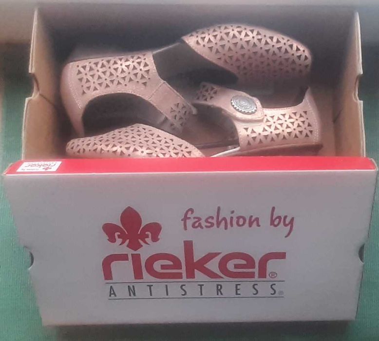 Perłowe sandałki f-my Rieker rozmiar 39