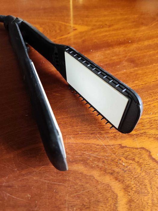 Alisador de Cabelo com Placas Cerâmica