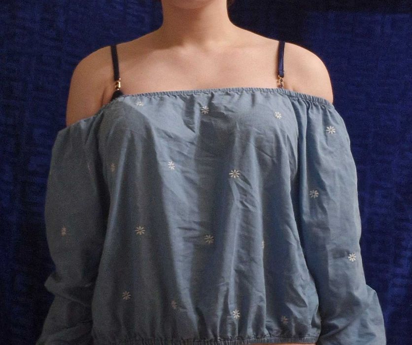 джинсовая кофта с белыми цветами