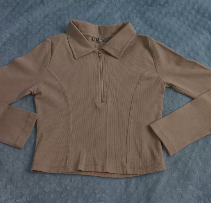 Кофта Поло, бежевого кольору. Розмір L