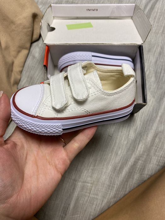 Продам кеди дитячі