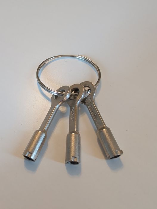 Kluczyk Hamax do mocowania fotelika na rowerze