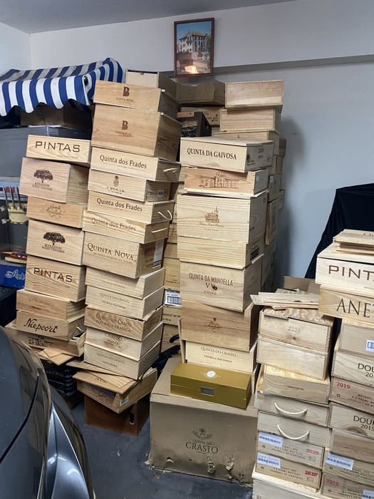 Caixas de vinho vazia