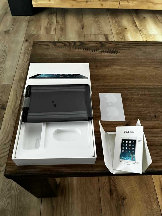 IPAD Mini 16GB Space grey