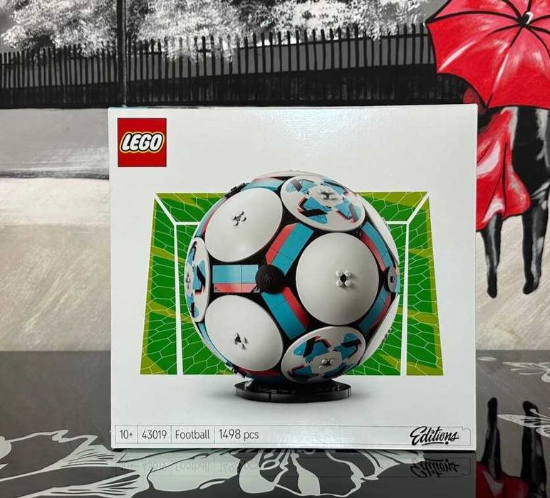 Конструктор LEGO Editions 43019 Футбольний м'яч