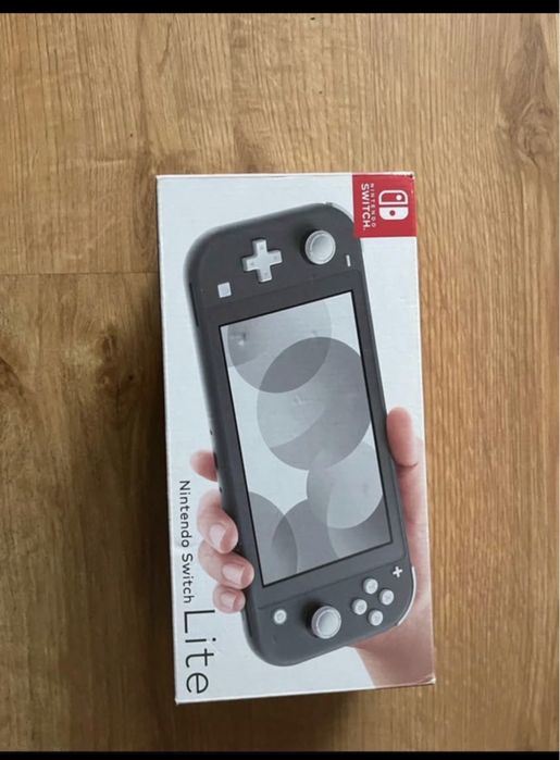 Nintendo switch lite z dwoma grami