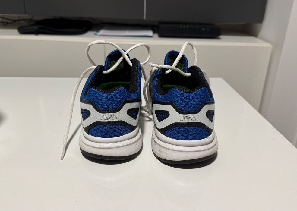 Sapatilhas adidas 43