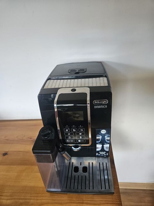 Ekspres do kawy De'Longhi Dinamica ECAM – automatyczny, z pojemnikiem na mleko