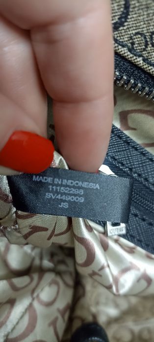Продам сумку GUESS .
