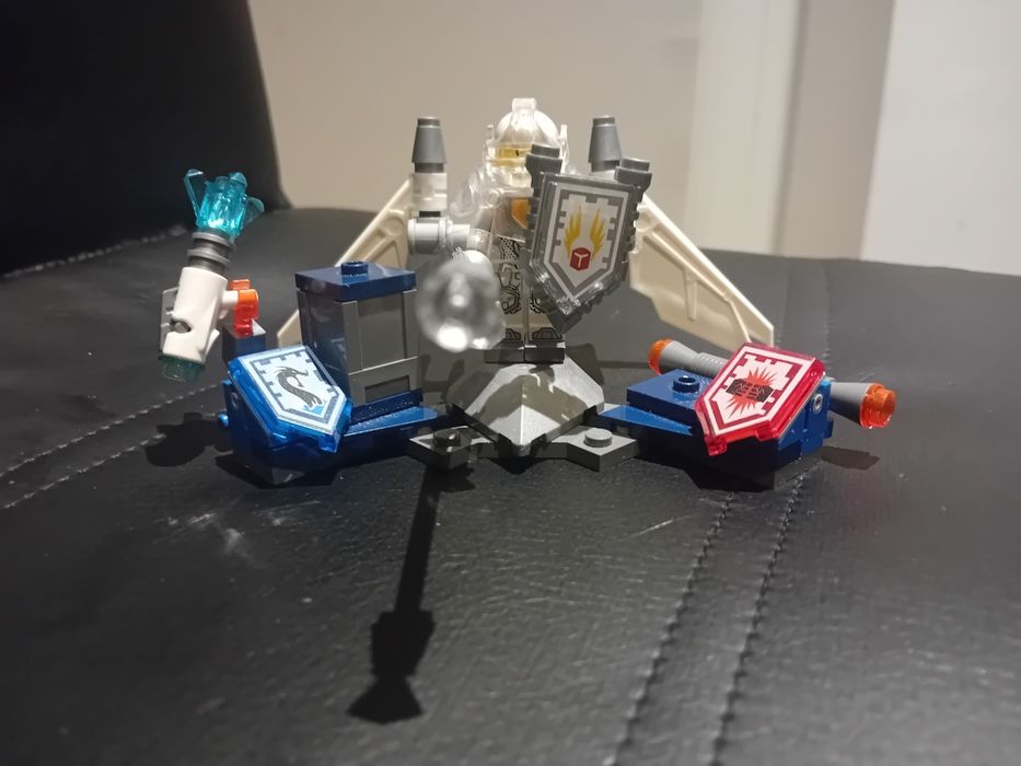 Zestaw lego nexo knights