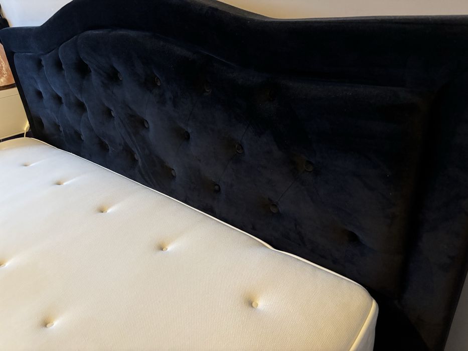 Łóżko tapicerowane czarne 180x200 welurowe, z 4 szufladami, pikowane ze stelazem oraz materacem IKEA HYLLESTAD 180x200