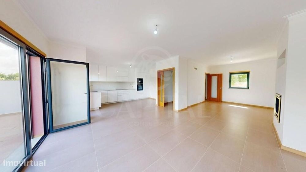 Moradia T3 na Guia | Condomínio com piscina, garagem, churrasqueira e