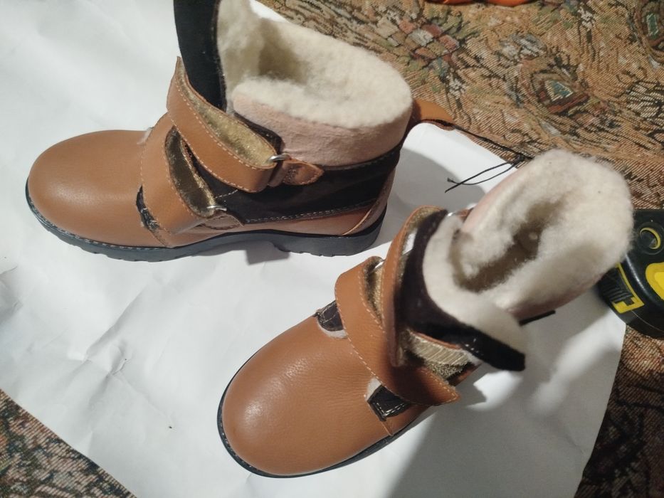 Продам нові дитячі зимові черевички